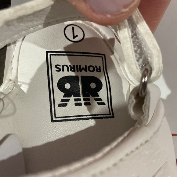 Romirus baby shoes Baby Sandals fringe NWT white  💕 0-6 months size 1 - Picture 12 of 12